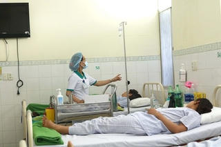 Đà Nẵng: 14 khách Lào nhập viện với các triệu chứng ngộ độc thực phẩm