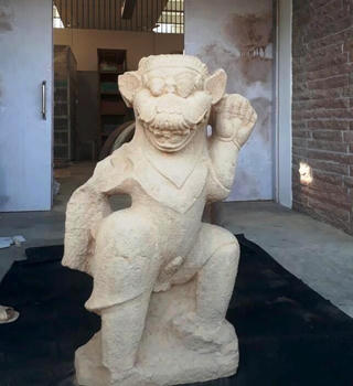 Phát hiện 2 tượng có thân hình người, đầu sư tử