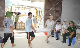 Cận cảnh những khúc gỗ quý 'đội lốt' đồ gỗ mỹ nghệ xuất khẩu tại cửa khẩu Hữu Nghị, Lạng Sơn