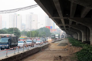 Xén vỉa hè, mở rộng một số tuyến đường ở Hà Nội