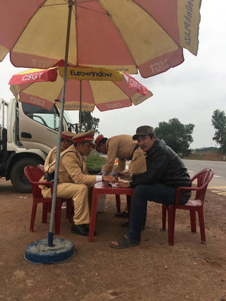 Quảng Bình: CSGT phát hiện tài xế xe đầu kéo sử dụng ma túy