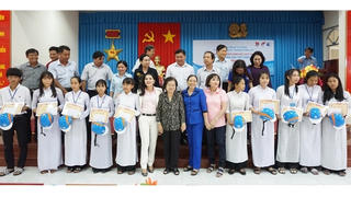 Trao 80 suất học bổng cho học sinh dân tộc Khmer vượt khó, học giỏi