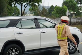 Phóng bạt mạng trên đường cao tốc, tài xế bị phạt 11 triệu đồng