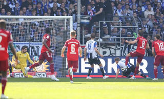 Bayern Munich tiến sát ngôi đầu Bundesliga