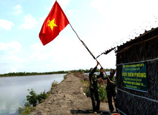 Xử lý nghiêm các trường hợp vượt biên trái phép để ngăn chặn Covid-19