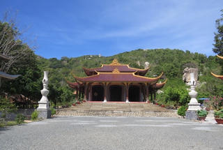 Chùa khỉ bên bờ biển