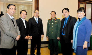 [ẢNH] Hội nghị lần thứ bảy Đoàn Chủ tịch UBTƯ MTTQ Việt Nam (khóa VIII)