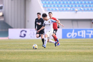 HLV Incheon: 'Công Phượng chỉ là ngôi sao ở Việt Nam, còn ở đây thì không'