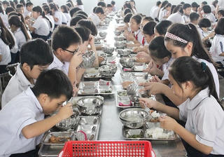 Yêu cầu lưu mẫu thức ăn hằng ngày tại bếp ăn trường học