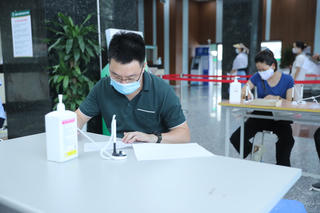 Tiêm chủng vaccine phòng Covid-19: Tăng tốc nhưng tuyệt đối đảm bảo an toàn