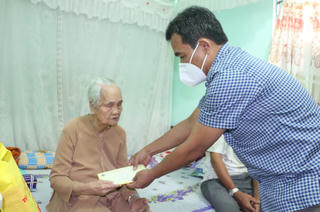 Lãnh đạo tỉnh Gia Lai thăm, tặng quà Mẹ Việt Nam Anh hùng