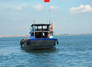 Cứu 2 tàu cá của ngư dân trôi dạt trên biển