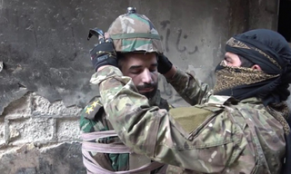 Phiến quân IS hành quyết dã man lính Syria