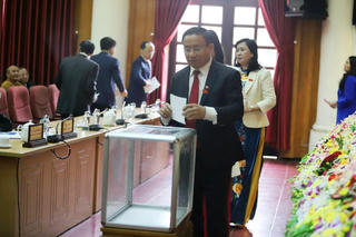 Bài 2: Nhân việc nguyên Bí thư Tỉnh ủy Hà Tĩnh được đề nghị nhận Huân chương Độc lập: Cán bộ có công hay tội, dân biết cả