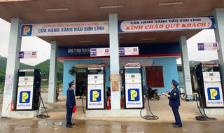 Hà Tĩnh: 'Tự dưng' ngừng bán hàng, 2 cây xăng bị phạt