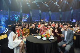 'Quê hương mùa đoàn tụ'