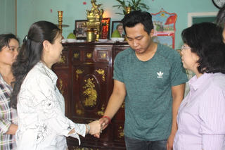 Mặt trận Trung ương thăm và hỗ trợ nạn nhân vụ cháy chung cư Carina