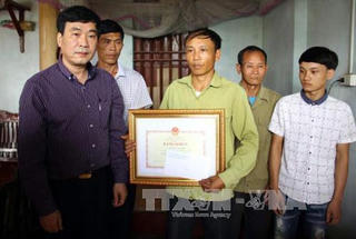 Truy tặng Bằng khen cho học sinh dũng cảm quên mình cứu bạn