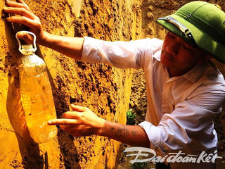 Vụ nước giếng 'hóa dầu' ở Hà Tĩnh:  Dầu vẫn loang lổ trong lòng đất