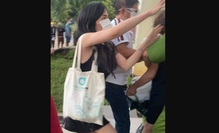 Đến phường đòi tiền hỗ trợ không được, hai mẹ con túm tóc, cào cấu chiến sĩ công an