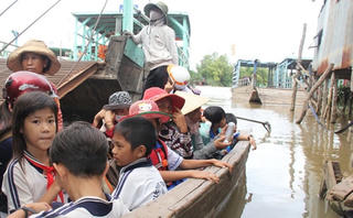 Chông chênh đường đến trường