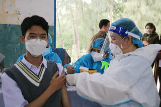 [ẢNH] Thừa Thiên-Huế: Triển khai tiêm vaccine phòng Covid-19 cho học sinh