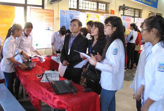 50 năm một chặng đường Trường cấp III Yên Thọ - Hoàng Quốc Việt