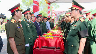 An táng 98 hài cốt liệt sĩ về với đất Mẹ