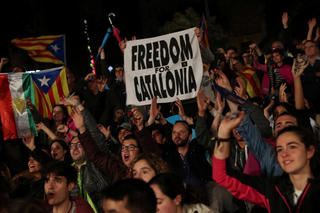 Liên minh châu Âu rơi vào thế bí do cuộc khủng hoảng Catalonia