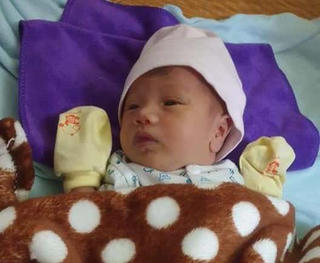 3 giờ sáng, phát hiện bé sơ sinh bị bỏ rơi dọc Quốc lộ 1A