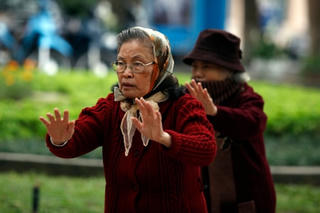 Bệnh của người cao tuổi khi trời lạnh: Nguyên nhân và cách phòng tránh 