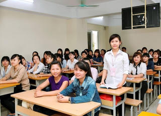 Tư vấn, hướng nghiệp cho học sinh THPT: Dễ bị lợi dụng để PR