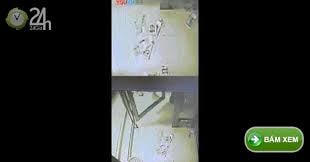 Trung Quốc: Đang đi bộ, bỗng máy ATM ‘phun ra’ 12 triệu đồng