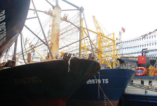 Tàu vỏ thép nâng bước ngư dân