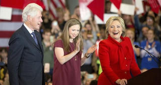Hillary Clinton, Ted Cruz chiến thắng vòng bỏ phiếu sơ bộ ở Iowa