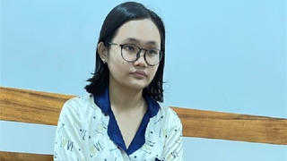 Khởi tố cô gái 21 tuổi giết cha, đốt nhà tạo hiện trường giả