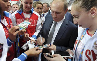 Ông Putin được ủng hộ nhiều ở Nga và Việt Nam