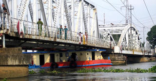 Không dễ với BOT đường thủy