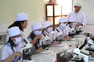 Khối ngành Y, Dược: Cần có điểm sàn riêng