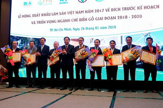 Xuất khẩu lâm sản lần đầu tiên cán mốc 8 tỷ USD