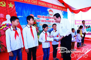 BẢN TIN MẶT TRẬN: Ấm áp Ngày hội Đại đoàn kết