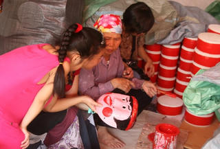 Gìn giữ những chiếc mặt nạ  truyền thống