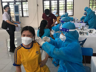 Hơn 42.000 học sinh ở Bình Dương được tiêm vaccine ngừa Covid-9 đợt 1