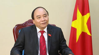 Thủ tướng Nguyễn Xuân Phúc trao đổi điện mừng với lãnh đạo Hàn Quốc