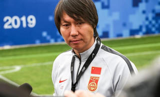 HLV Trung Quốc khẳng định đội nhà thắng may mắn tuyển Việt Nam