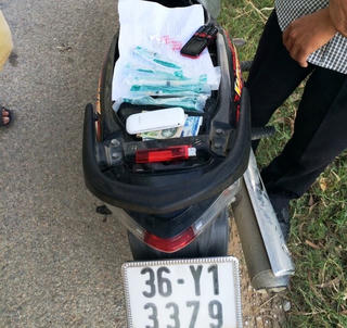 Kiểm tra 2 thanh niên không đội MBH, phát hiện nhiều ma túy