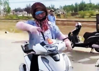 Vụ ‘người đàn bà đòi thông chốt kiểm dịch', phạt 2,5 triệu đồng