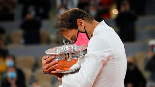 Rafael Nadal lần thứ 13 vô địch Roland Garros