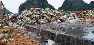 Khốn đốn vì bãi rác quá tải