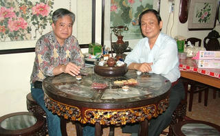 Người thể hiện  thơ Bác Hồ  bằng nghệ thuật thư họa